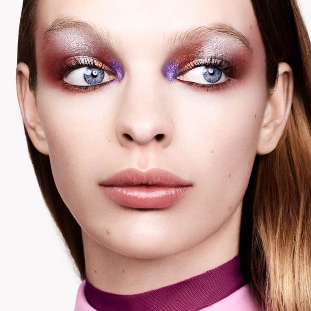 メイクアップアートコスメティックスのインスタグラム：「Go with a neutral base to prime eyes – or a more vivid #MACPaintPot to make your look POP. All you need to create a long-wearing, high-impact eye look is all in one innovative, flexible formula that blends seamlessly into skin.」