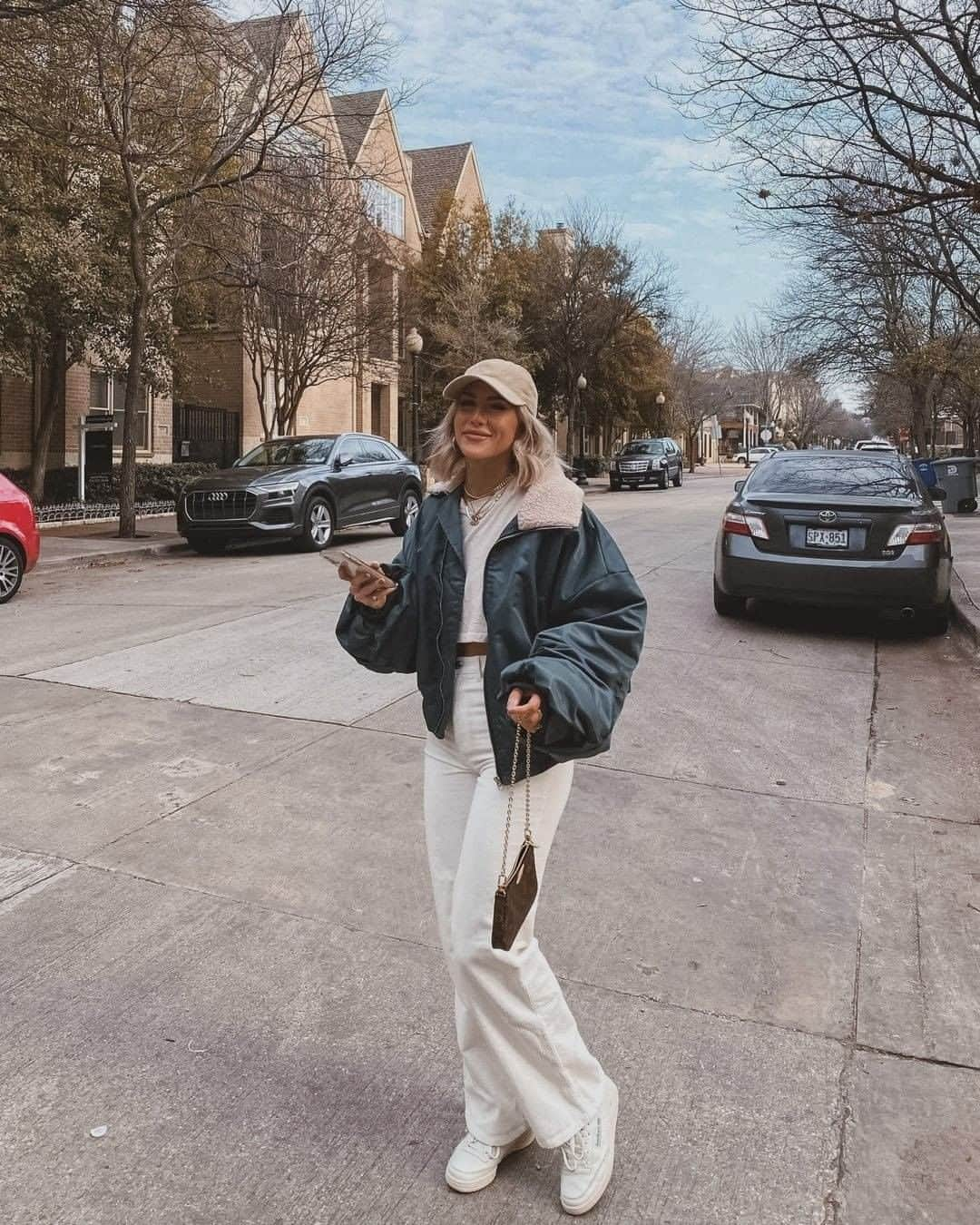 OOTD Magazineさんのインスタグラム写真 - (OOTD MagazineInstagram)「How-to adjust our OOTD - Cynthia Lightroom preset/filter from the OOTD Moonlight Mobile Collection 🌙 — ✨ Shop our OOTD presets/filters collection now via link in bio. ✨ Ph. @joandkemp」2月25日 4時30分 - ootdmagazine