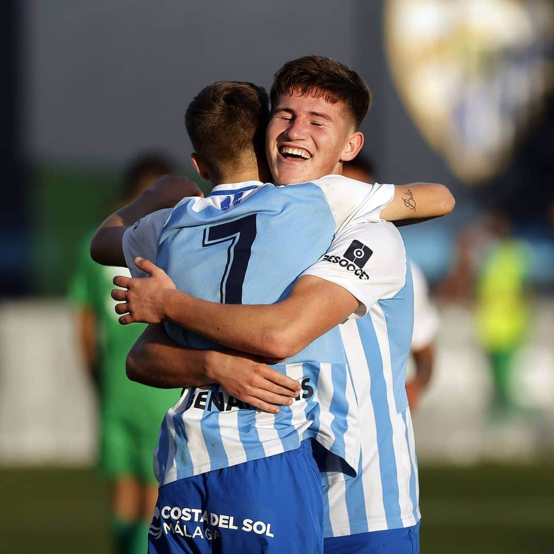 マラガCFさんのインスタグラム写真 - (マラガCFInstagram)「😍 Nuevo partido entresemana y otro triunfo de nuestro #JuvenilDH.  Los blanquiazules acaban de vencer en la Federación Malagueña a la UD Maracena (1-0, Roberto).  Ojo al dato 👉 15 victorias y 1 empate en 16 partidos.  #LaAcademiaMCF👕」2月25日 4時24分 - malagacf