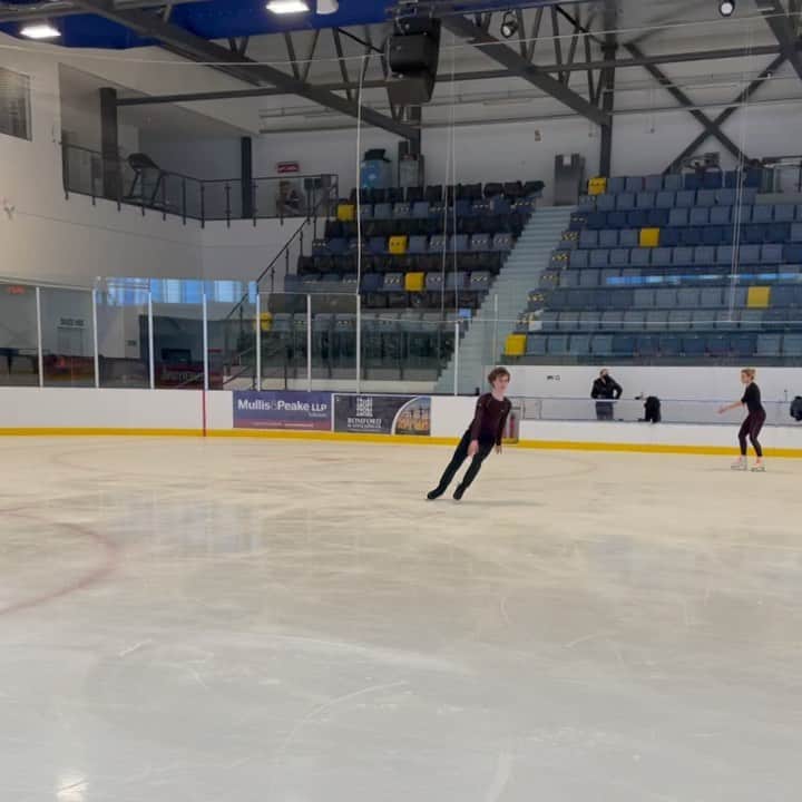 のインスタグラム：「Just one little rotation to go right 🤙🏼🥴」