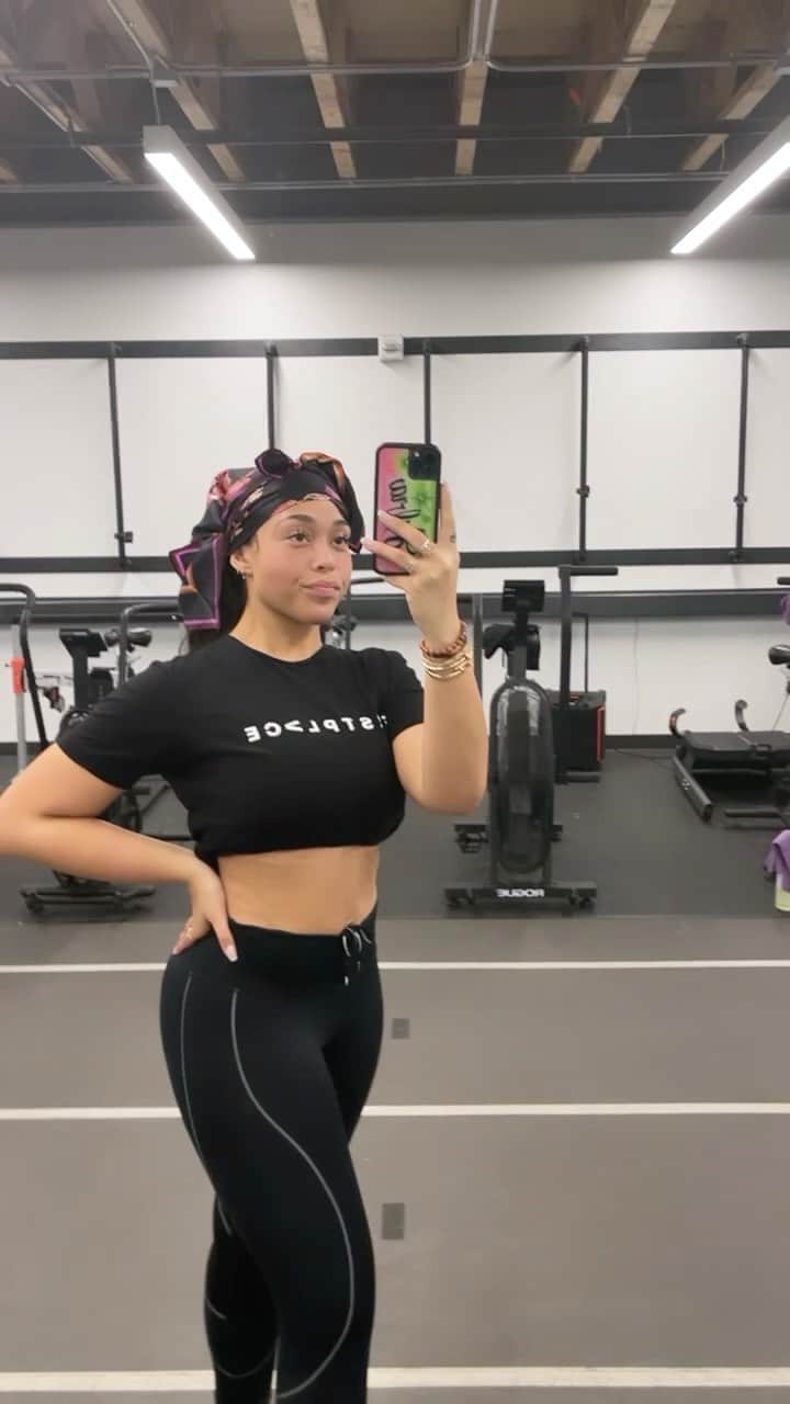 ジョーディン・ウッズのインスタグラム：「WELLNESS WEDNESDAY 💪🏾 yes I look crazy but work was put in @frst.place @taylored2perform」