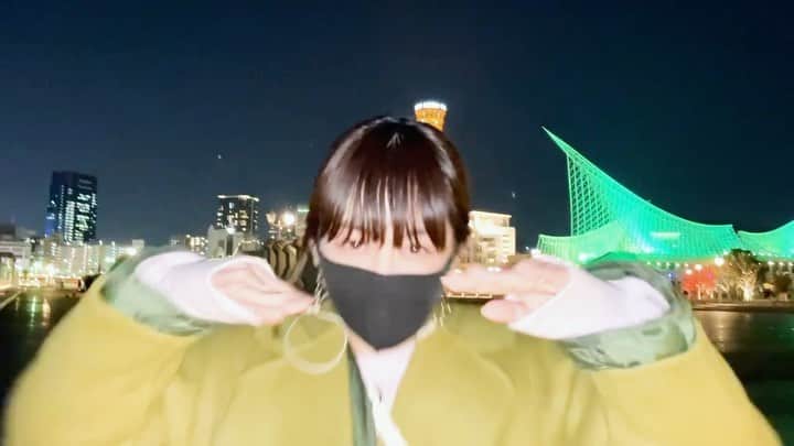 のインスタグラム：「仕事で神戸に行ったので おトーフさん　@tofubeats の水星のMVごっこしました　神戸きれいでした ちゃんとイントロから撮って。。その長尺のはIGTVに。。アップ。。。しました。。。🙇‍♀️なんか。。すみません🙇‍♂️」