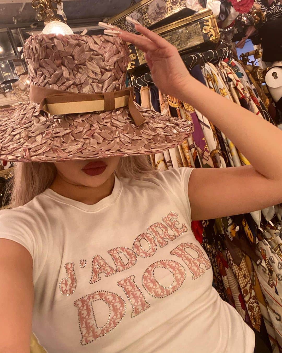 moanaのインスタグラム：「Dior loves me. #thesedaysoutfits」