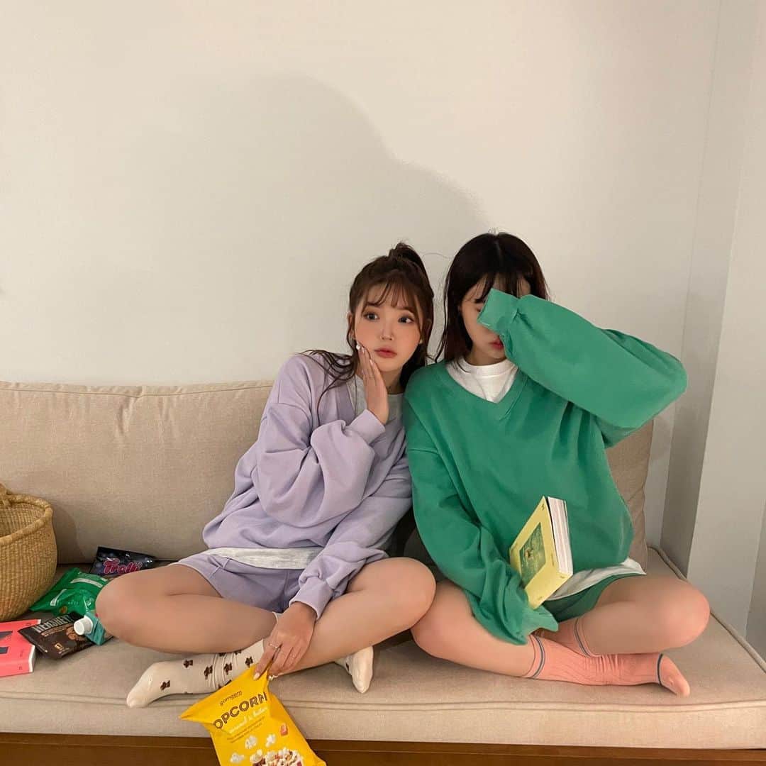 Chuuのインスタグラム：「🍊CHUU in Jeju 댓글 이벤트 당첨자 발표🍊  오늘 드디어 2021 S/S 제주도 신상이 오픈 되었어요💚 오픈 전 진행한 코디 댓글 이벤트로 많은 관심 주신 츄멤님들 감사합니다🌿   📍당첨자 발표 아래 당첨자 분들 께서는 츄 공식 인스타그램(@chuu_official) DM으로 츄 회원 아이디를 남겨주세요! 쇼핑지원금 10,000원 적립해드리도록 하겠습니다🙌🏽  @nov.forest_h  @one1988kg @gyeongsil_  @swimmingpark @_nur1i21  #chuu#츄#댓글이벤트」