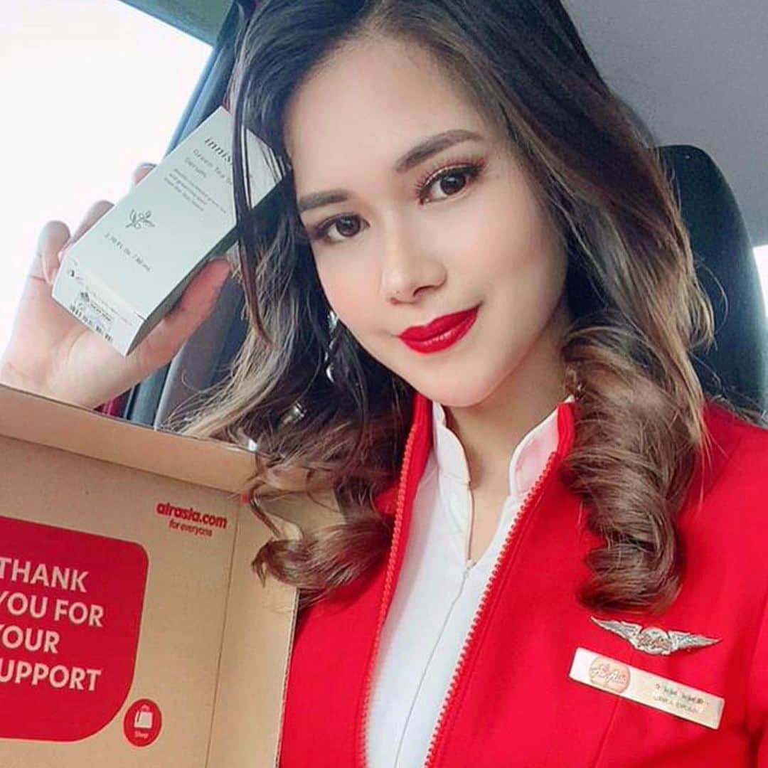 エアアジアのインスタグラム：「GO RED with #airasiaDelivers this Chinese New Year! ❤️👌🏻  Use your angpao money wisely and use code “GORED8” when you check out.  ⚡ Enjoy RM8 OFF with mininum spend of RM 38* every purchase.   Download airasia, The Asean Super App, or order here https://air.asia/w1k4C __________ *T&Cs apply. Promo is applicable in Klang Valley only. Launching in more cities soon.  Cover photo by @mariancarmelo」