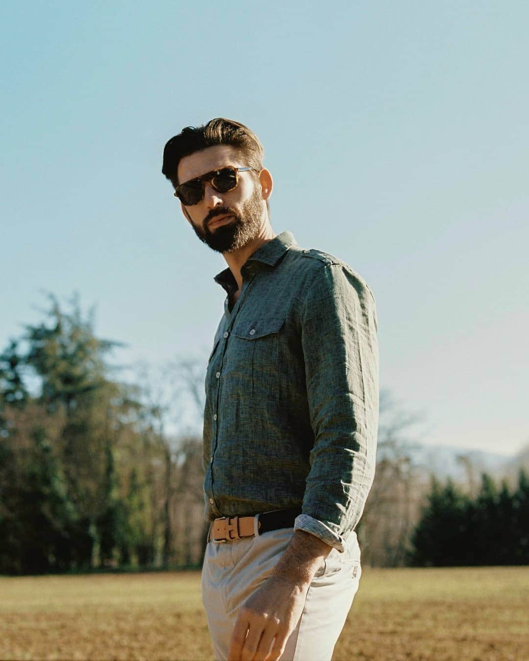 ハケットのインスタグラム：「With spring knocking on our doors, it’s time to invest in lighter layers. Explore our New Collection Spring-Summer ‘21 at the link in our bio #STAYHackett #NewCollection」