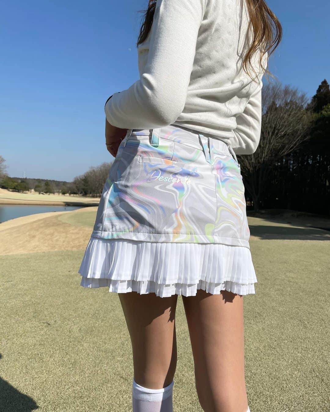 ISHIIYUKIKOさんのインスタグラム写真 - (ISHIIYUKIKOInstagram)「デサントから「LUXE」シリーズ発売💕 スカート♡帽子♡ソックス♡がLUXEだよー😍 全てがツボ過ぎる🥺❤️❤️ スポーティーさも残しつつ女子力あるデザインがめっちゃ好みー🥺❤️❤️ デサント様ありがとうございます💓  可愛いウェア着るとテンション上がるぜい🤗  #ゴルフ #ゴルフ女子 #golf #golfgirls  #골프 #골프스타그램  #高尔夫 #golfswing #デサント #デサントゴルフ#デサントリュクス #韓国スタイル」2月24日 20時03分 - ishii_yukiko