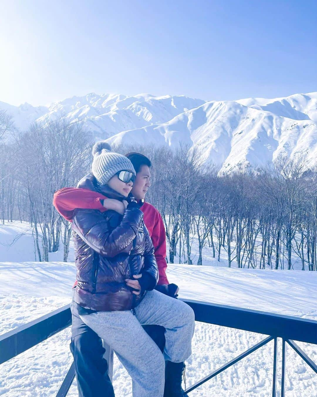 Syahriniさんのインスタグラム写真 - (SyahriniInstagram)「• Forever Love !  @reinobarack   _________________ 𝓢𝓨𝓡 _______________  #PrincesSyahrini #Winter_February2021 #WinterWonderland」2月24日 19時59分 - princessyahrini