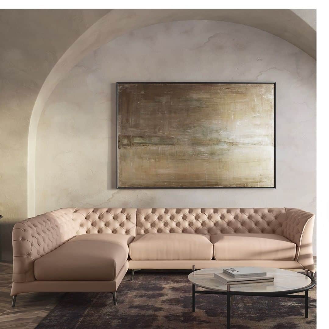 Natuzzi Officialのインスタグラム：「If you are wondering what's the definition “main character”, La Scala has the answer. Watch the creation of @claudiobellinidesign as it quietly takes over your living room, giving it an even higher touch of class.   #natuzzi #NatuzziItalia #Italy #Puglia #design #lifestyle #style #furniture #homefurniture #madeinitaly #living #interiordesign #decor #furnituredesign #homedesign #inspiration #interior #sofa #livingroom」