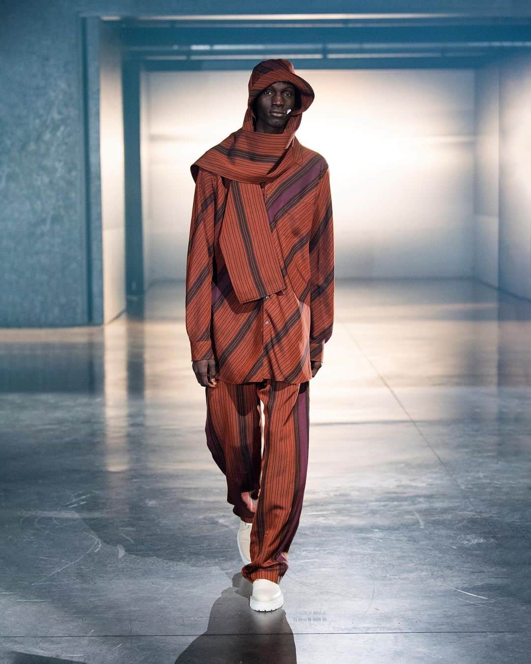 カシミ オムのインスタグラム：「AW21  Look 35 Look 36 Look 23 Look 20 Look 5  #aw21qasimi #menswear #womenswear」