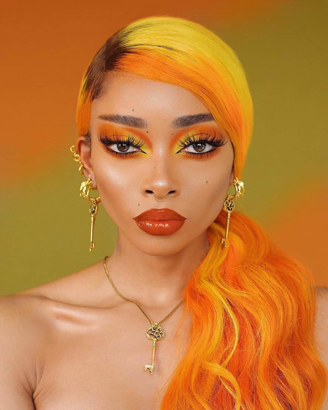 Huda Kattanさんのインスタグラム写真 - (Huda KattanInstagram)「#BOMBBROWS on fleek!💣🔥 How long does it take you to do your brows? reposting these babes @prinoora @nyane @medusabeautyy  @bilintinamakeup @noemisparkle @manifestmakeup @nicaphan」2月24日 20時04分 - hudabeauty