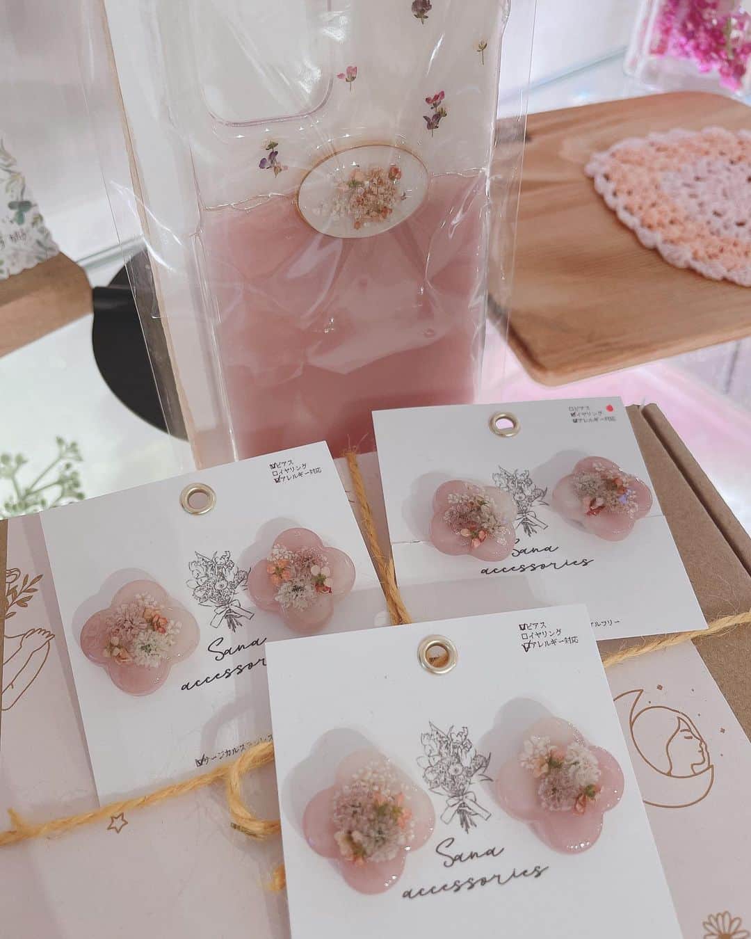 Fleur Fleurのインスタグラム：「要和電話殼親埋一套嗎？😍💖💖」