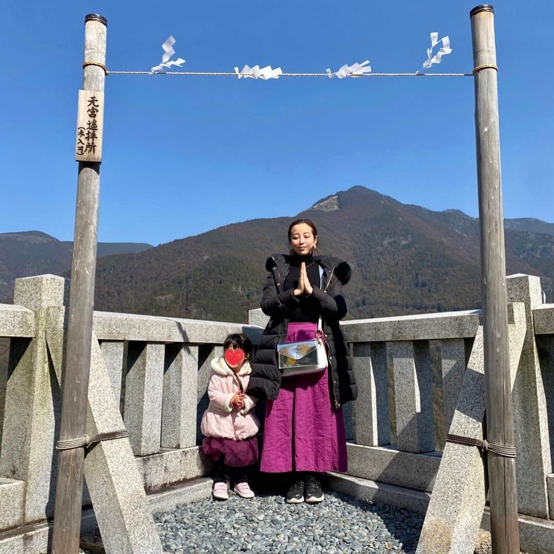 PINKYのインスタグラム：「丹生川上神社めぐり🙏⛩✨ 　 お天気に恵まれた素晴らしい日に、丹生川上神社の三社を巡ることができました🌈❤️✨  ・・・  #love #happy #family #mamalife #parentslife #丹生川上神社」