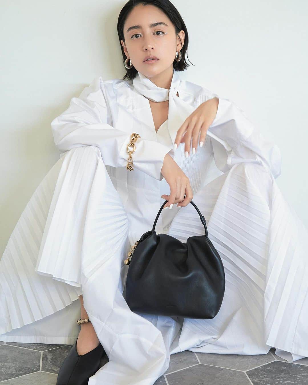 佐川理佳のインスタグラム：「cover work 🤍 @spring_tkj  @mizuki_yamamoto_official  ph @takagi_takeshi  sty @mamezo1  hm @rikasagawa」
