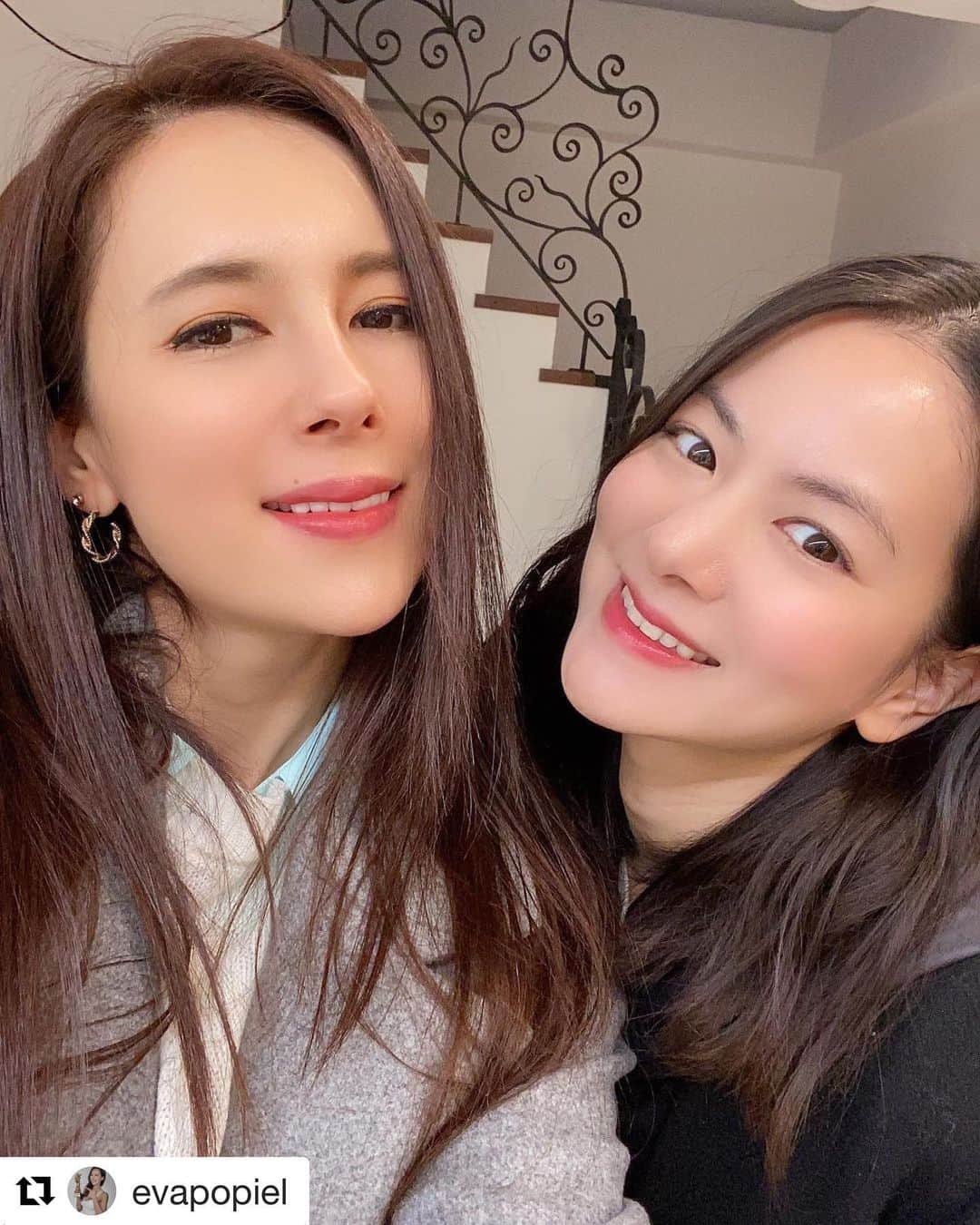 秋葉里枝さんのインスタグラム写真 - (秋葉里枝Instagram)「#Repost @evapopiel  ・・・ 인스타 라방공지! 오늘 수요일 저녁 11시 #마미들의수다 3탄 게스트 일본 출신  얼굴 작은걸로 유명한 리에. @rie_akiba  . GOD 보통날 뮤직비디오 로 한국데뷔한 그녀가 미수다로 한국으로 오게된 사연은?! 유명한 영화 국가대표 음악감독님! 노래 BUTTERFLY 를 만드신  러브홀릭스의 이재학님을 만나서 결혼한  러브 스토리~  둘째를 낳은지 아직 두달밖에 안돼서  아이가 울면 라방이 중단될수도 있으나! 11시쯤에 놀러오세요🤗🤗🤗 . #미녀들의수다 아니고  딸둘 아들둘 #마미들의수다」2月24日 20時18分 - rie_akiba
