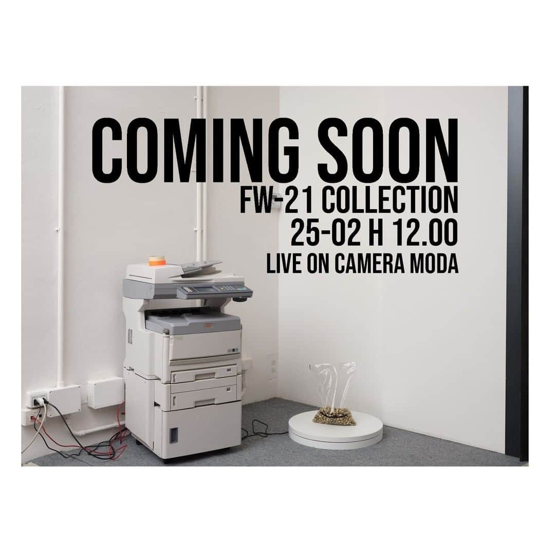 アンドレアポンピリオのインスタグラム：「-1 DAY MILANO FASHION WEEK  Collection AUTUMN WINTER 2021 FILM  Save the date THURSDAY 25TH FEBRUARY  12 AM  HTTPS://MILANOFASHIONWEEK.CAMERAMODA.IT/」