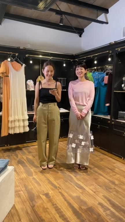 のインスタグラム：「ご視聴いただきありがとうございました。 21SS 新作アイテムの一部をご紹介いたしました。  〈 staff 〉 suzu 161cm @suzuuuuuu_r  kana 162cm @otaknk   #editforlulu」