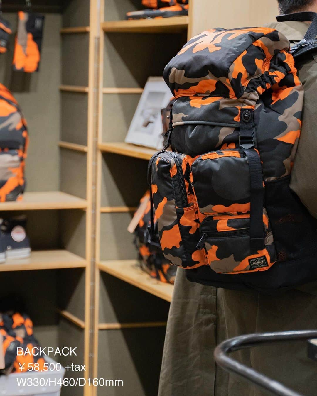 PORTER STANDさんのインスタグラム写真 - (PORTER STANDInstagram)「﻿ ﻿ SHOP ORIGINAL﻿ PS CAMO﻿ ﻿ 2WAY SHOULDER BAG﻿ No.384-08389﻿ ￥20,500+tax﻿ W225/H130/D90mm﻿ ﻿ BACKPACK﻿ No.384-06993﻿ ￥58,500+tax﻿ W330/H460/D160mm﻿ ﻿ ウッドランドパターンのカモフラージュ柄に、ビビットなオレンジカラーを取り入れたPORTER STANDオリジナルシリーズ。﻿ ﻿ ショルダーバッグとしてはもちろん、ストラップを取り外してインナーポーチとしてもお使いいただけます。 ﻿ バックパックはフロント部分に大小異なるファスナーポケットを装備し、様々なサイズのものが収納できる機能的なつくりです。﻿ ﻿ こちらの商品は吉田カバンオフィシャルオンラインストアでも好評発売中です。﻿ ﻿ ※各店の営業時間は下記をご確認ください。﻿ PORTER STAND SHINAGAWA STATION﻿ 8:00〜22:00（土日祝21:00）﻿ PORTER STAND TOKYO STATION﻿ 8:00〜21:00﻿ PORTER STAND KYOTO﻿ 10:00〜18:30﻿ ﻿ #yoshidakaban #porter #luggagelabel #madeinjapan #japan #porterstand #shinagawa #tokyo #kyoto #ps #camo #shoulderbag #backpack #daypack #wallet #gift #limited #exclusive #travel #吉田カバン#ポーター #ポータースタンド #品川 #東京 #京都 #限定 #駅ナカ #産寧坂」2月24日 20時24分 - porter_stand