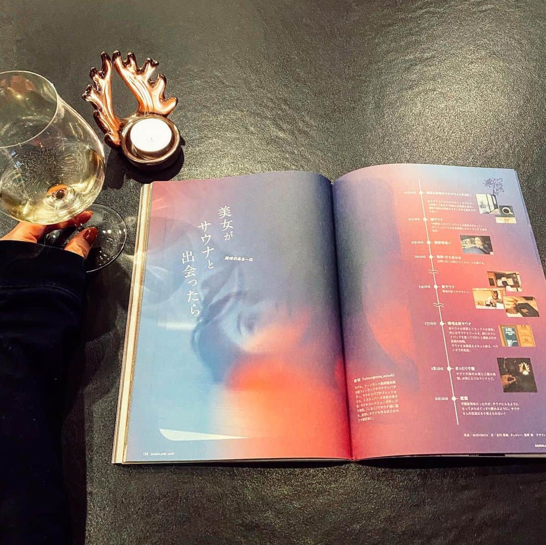 のインスタグラム：「. サウナランドでの掲載ページ📚  ずーーーーーーっと雑誌に載ることが夢だったけど、まさかサウナという大好きなもので夢が叶うとは思ってなかった。  取材していただいた方は、「そんな事まで知ってくれてるんだ！そんなに前のことまで遡って下調べしてくれてるなんて！」という尊敬と感謝の気持ちでいっぱいになったし、 私のページの編集を担当してくれた方は「そうきたか‼︎そんなセンス見たことない」というセンスの塊を見せつけられました。  カメラマンさんは、撮影中とサウナ中の顔が別人でした。笑  そしてなにより、やっぱり雑誌は紙だよね。本も雑誌も紙媒体が好きです🥺💛 . . #サウナランド　#サウナ女子」