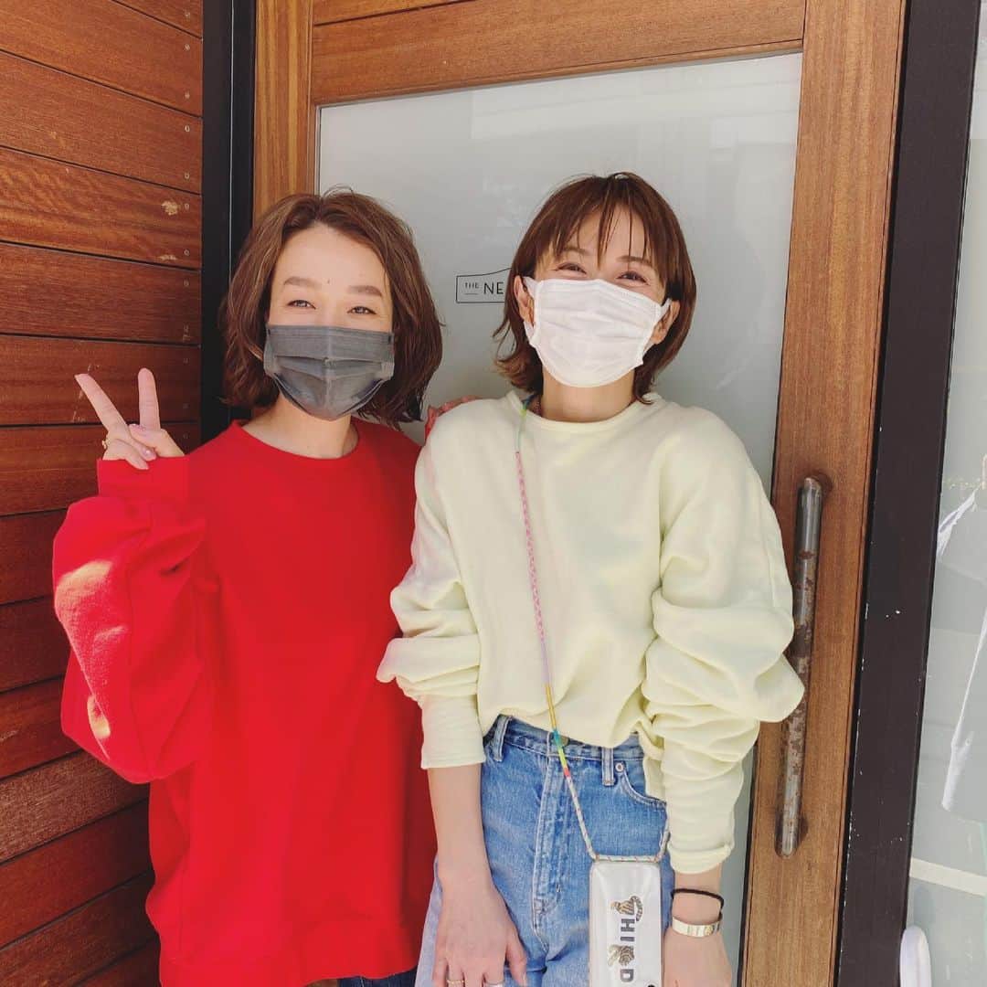 畑野ひろ子のインスタグラム：「@the_newhouse にお邪魔しました！ 今回も、気になるアイテムだらけ😂 スウェットやワッフル生地は、やっぱり好き❤️ @yuri_arai ちゃんにも久しぶりに会えた😆」