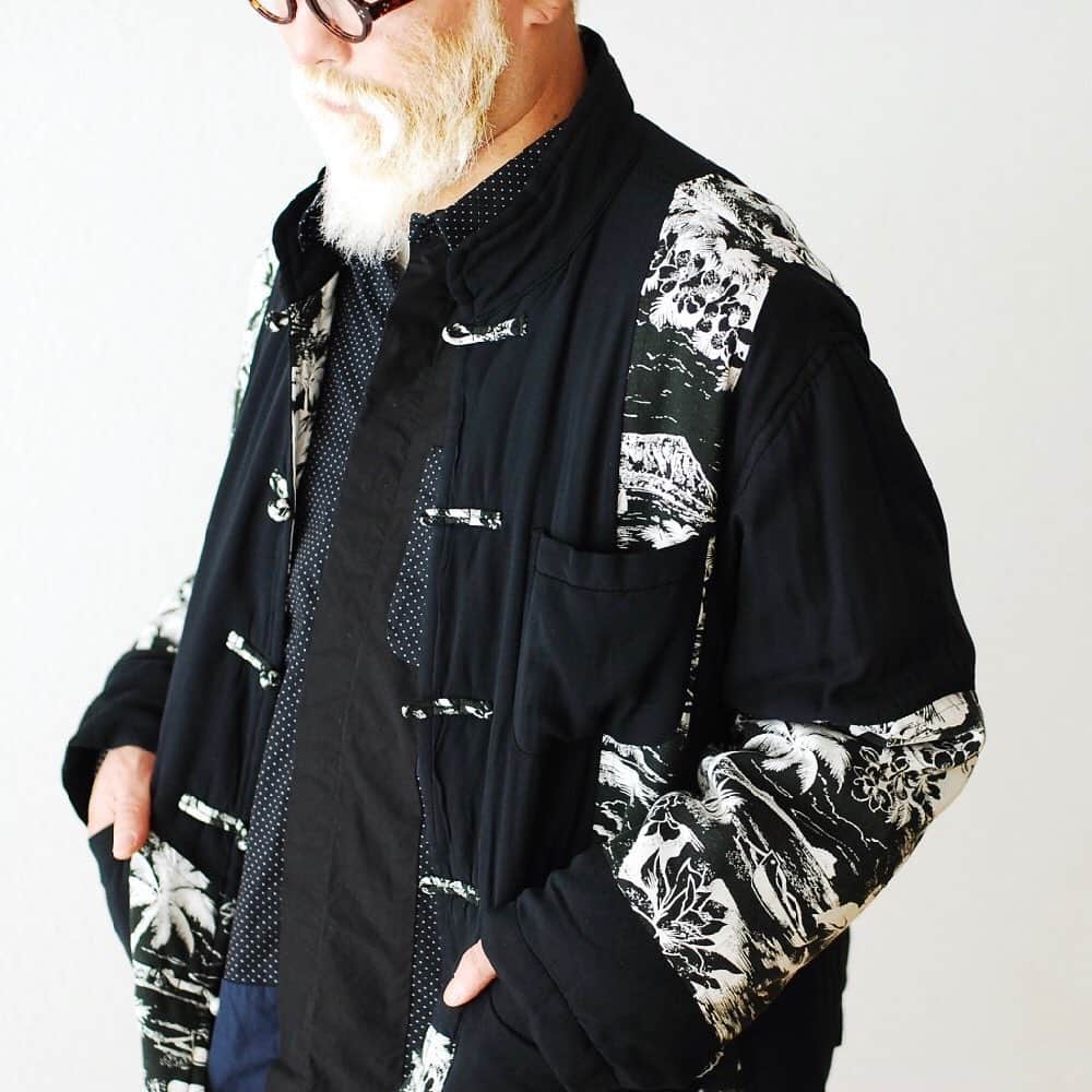 wonder_mountain_irieさんのインスタグラム写真 - (wonder_mountain_irieInstagram)「_ Porter Classic / ポータークラシック "ALOHA CHINESE JACKET PATCHWORK - BLACK" ¥50,600- _ 〈online store / @digital_mountain〉 https://www.digital-mountain.net/shopdetail/000000012972/ _ 【オンラインストア#DigitalMountain へのご注文】 *24時間受付 *14時までのご注文で即日発送 *1万円以上ご購入で送料無料 tel：084-973-8204 _ We can send your order overseas. Accepted payment method is by PayPal or credit card only. (AMEX is not accepted)  Ordering procedure details can be found here. >>http://www.digital-mountain.net/html/page56.html _ #PorterClassic #ポータークラシック _ 本店：#WonderMountain  blog>> http://wm.digital-mountain.info _ 〒720-0044  広島県福山市笠岡町4-18  JR 「#福山駅」より徒歩10分 #ワンダーマウンテン #japan #hiroshima #福山 #福山市 #尾道 #倉敷 #鞆の浦 近く _ 系列店：@hacbywondermountain _」2月24日 20時35分 - wonder_mountain_