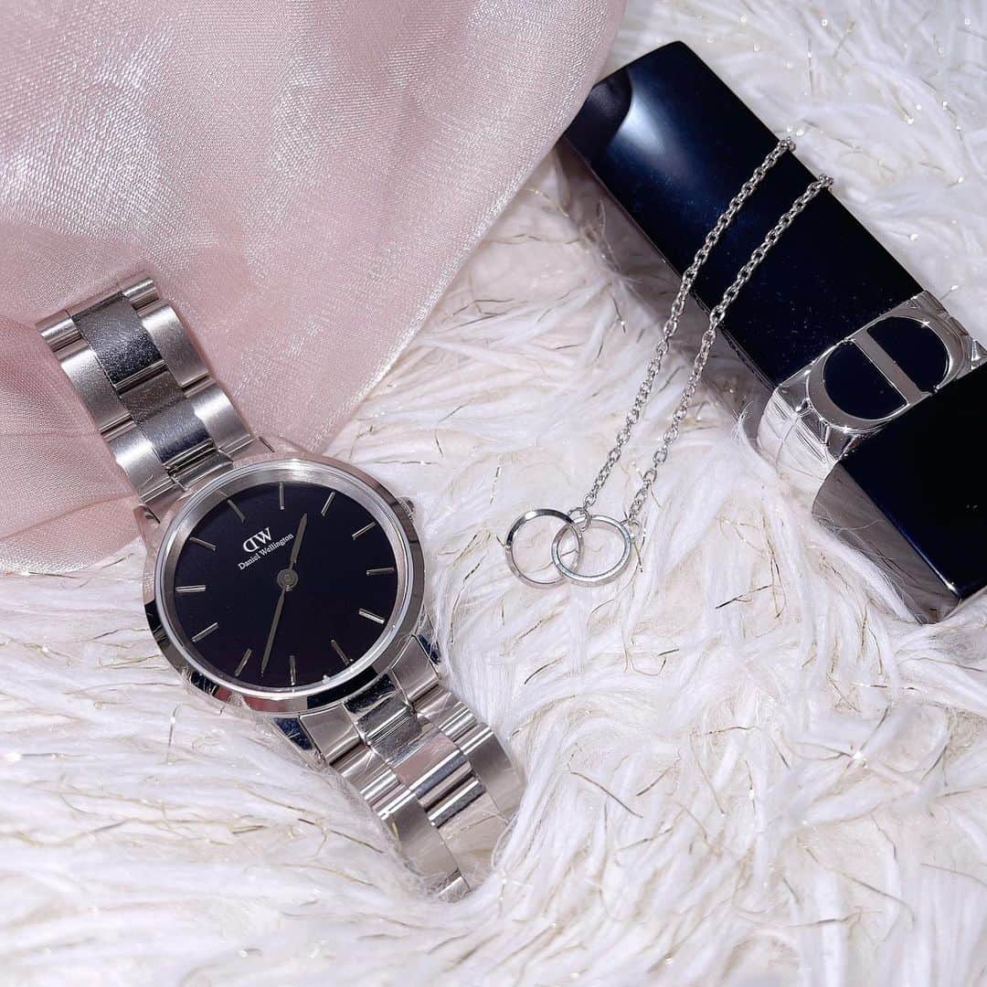 MAMIのインスタグラム：「@danielwellington  時計もブレスレットも⌚️♡  #ダニエルウェリントン #DWgiftsoflove」