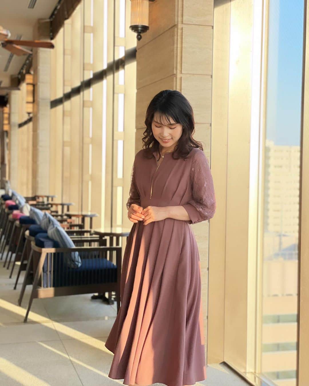 三佐和あやのインスタグラム：「お食事にいくのに ドレスを購入したら、ラインが綺麗で大成功だった！♪我ながらお買い物上手で褒めてあげたい👏👏💕  パーティードレス通販 Girl  で通販したの👗⤴︎⤴︎ 5と0がつく日は20%オフ なんだって😀  お気に入りだから SHOP情報もシェアするね😍❤︎  *+_________+* GIRL dress for now 本店  東京・青山  Pop up store くずはモール  エキマルシェ大阪 広島PARCO ピオレ姫路 名古屋PARCO イオンモール宮崎 *+————————+* #パーティードレス #パーティードレス #ワンピース #今日のコーデ #今日の服 #冬コーデ #きょコ #いつコ #シンプルコーデ #大人カジュアル #ママコーデ #ママバッグ #ママファッション #ファッション #ファッションコーデ #お洒落  #fashion #大人コーデ  #アラフォー #アラサーコーデ #30代コーデ #プチプラコーデ #プチプラ #プチプラファッション」
