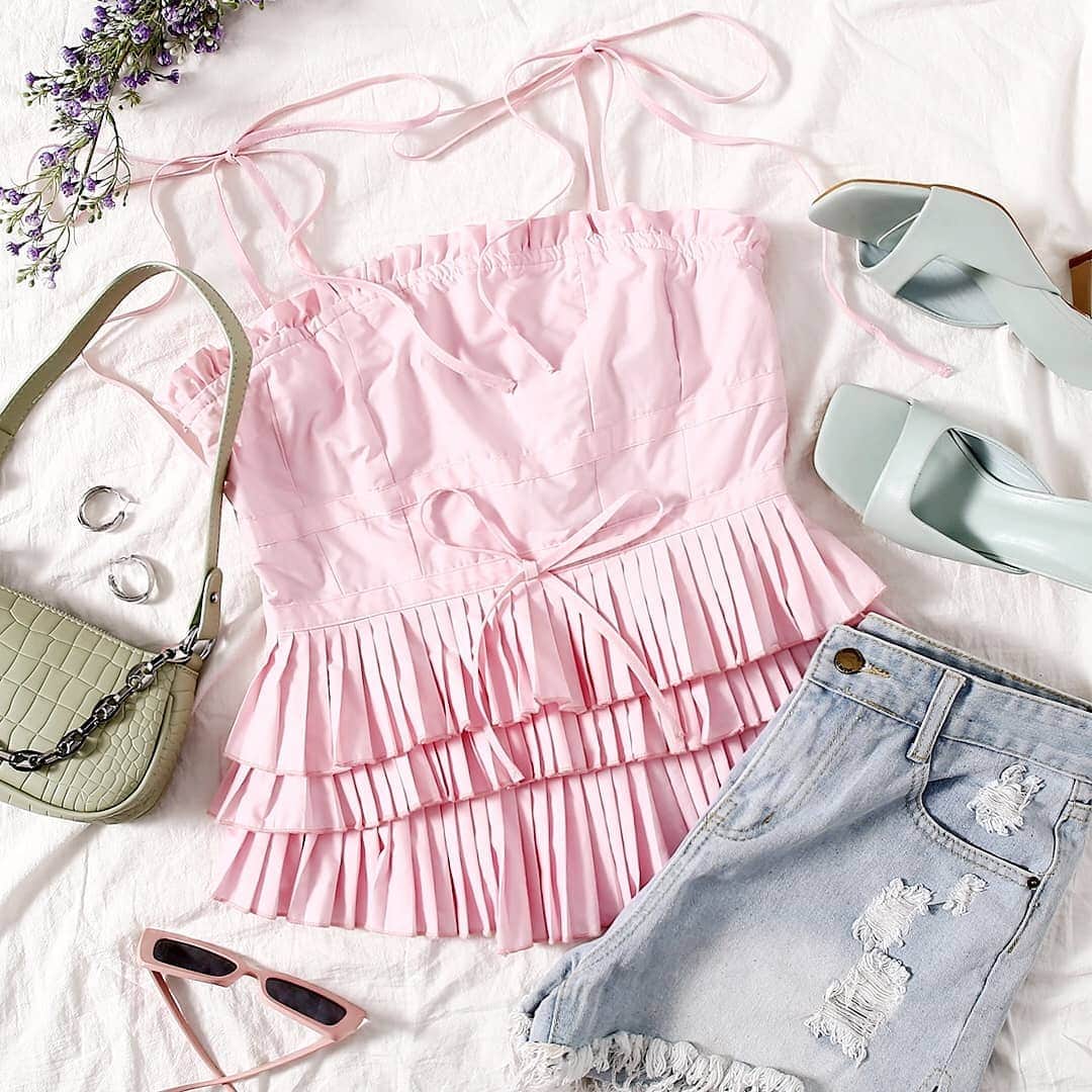 SHEINのインスタグラム：「Tag someone who would love these tops! ✨  Shop Item #: 1935724, 1372743  #SHEINOOTD #SHEINstyle #SHEINSS21 #chic」