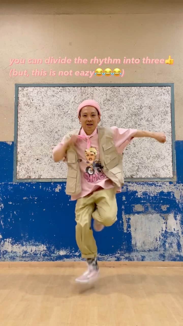 SHUHOのインスタグラム：「heel&toe hop👟👟👟 (in→out)  #housedance #dancetutorial #streetdance #dancelesson #dance #footwork #dancesteps #hiphopdance #housemusic #housedancer #choreography #ダンス動画」