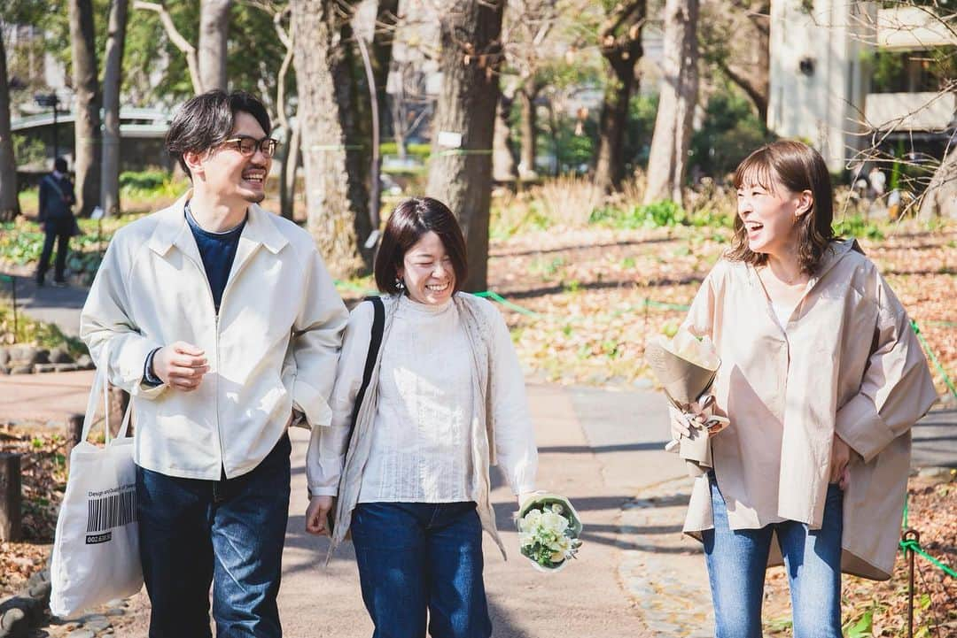 日比谷パレスのインスタグラム：「. 💐 日比谷パレスでご結婚式をあげて頂いた皆さまへ  お日にち限定・組数限定で 記念日のスペシャルランチコースと カメラマンが撮影する 記念写真のデータがセットになった スペシャルアニバーサリーレストラン。 大好評により、 3月も開催することとなりました 👏👏  こちらはおふたりのご結婚式を 担当させて頂いたプランナーも一緒に、 シミラールックで撮影しました 📸  𖤥 ご夫婦で 𖤥 お子様もご一緒に 𖤥 親御様とご一緒に 𖤥 懐かしいスタッフも一緒に 𖤥 マタニティの記念に  ... etc  大切なアニバーサリーに ぜひ日比谷パレスに帰ってきてください 😊✨ スタッフ一同で 素敵な記念日のお手伝いをさせて頂きます。  .  ⬛︎ Date ⚫︎ 3月21日(日)  ・撮影 10:30〜／ランチ 11:00〜 ・撮影 11:00〜／ランチ 11:30〜 ・撮影 11:30〜／ランチ 12:00〜 ・撮影 12:00〜／ランチ 12:30〜 ・撮影 12:30〜／ランチ 13:00〜 ※ 各枠1組様のご案内となります  ⬛︎ Fee ¥30,000 ( 税サ込 ) ・ランチコース2名様分 ・乾杯酒付き ・撮影カットデータ約10枚  ⬛︎ Reservation ・DM ・Tel　03-5511-4122 ・LINE　yoneta@prior.co.jp  ⬛︎ コロナウイルス感染防止対策 1 . 入館前にアルコール消毒を行っております 2 . 検温器にて体温測定を行っております 3 . 密にならないよう係がご案内いたします 4 . 各テーブルにアルコールを設置しております 5 . 除菌効果の高いph調整次亜塩素酸により、 　ドアノブ、テーブル、椅子、エレベーターボタン、 　トイレ、階段の手すりなどを適宜吹上げております 6 . 会場内の空気の入れ替えを常に行っております 7 . 会場には空気清浄機を設置しております 8 . スタッフはマスクと白手を着用させて頂きます  その他感染防止対策や衛生管理の詳細に関しては ホームページをご確認くださいませ。  .  皆様のお越しを スタッフ一同お待ちしております！  .  #日比谷パレス #日比谷パレス花嫁 #日比谷公園 #一軒家貸切 #アニバーサリーランチ #アニバーサリーフォト #家族写真撮影 #大人ウェディング #大人婚 #東京花嫁 #東京レストラン #ガーデンウェディング #レストランウェディング #hibiyapalace #hibiyapark #anniversary #anniversaryphoto #familyphoto #michelin #provance #provancestyle #gastronomy #restaurantwedding」