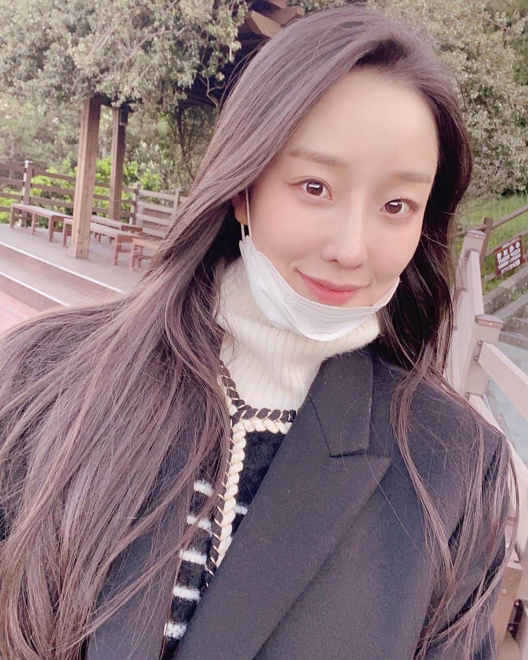 ムン・イェウォンのインスタグラム：「아무거나 껴입기 .jpg」