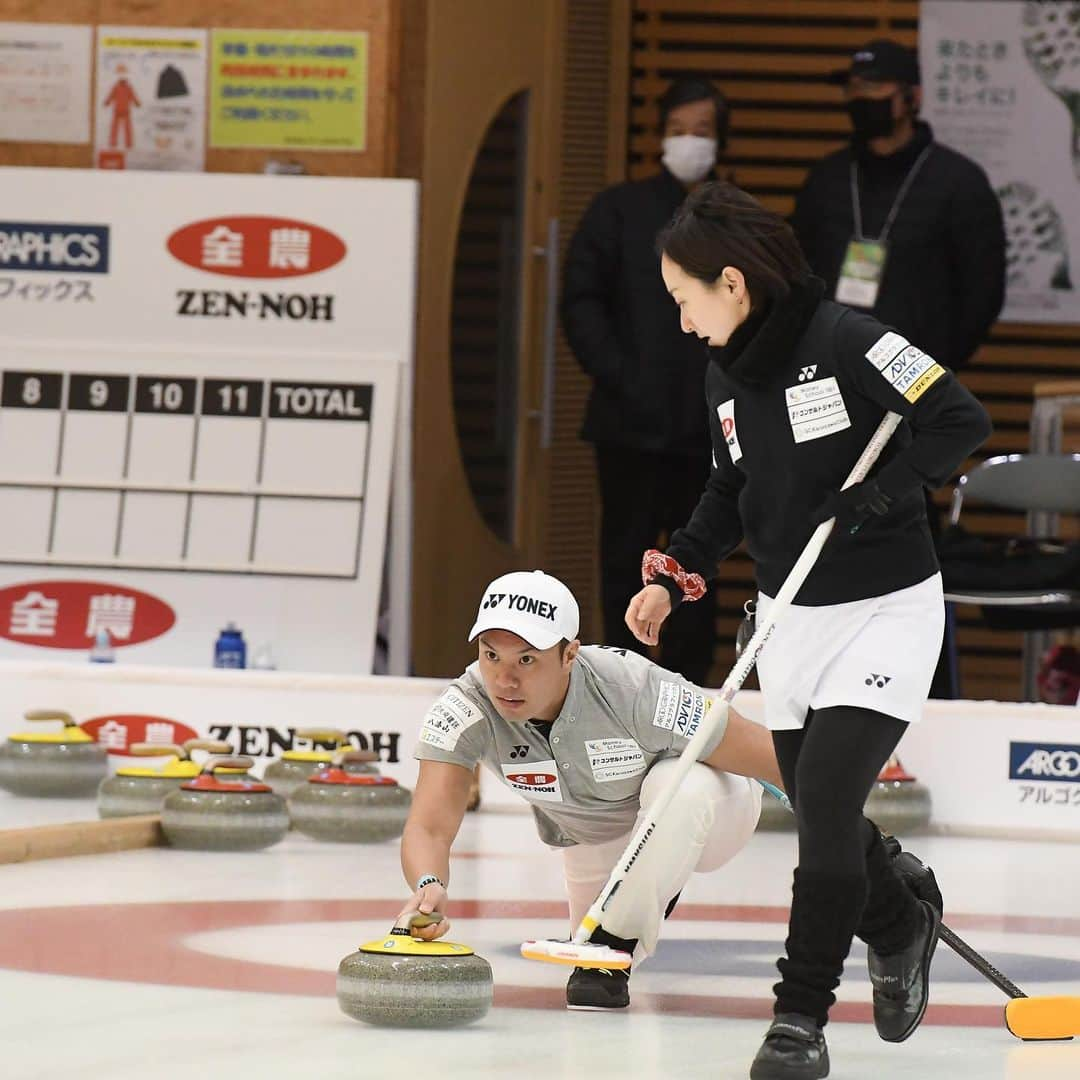 山口剛史のインスタグラム：「予選2勝目🥌 今日は白パンツです☃️ 写真:JCA IDE #curling #カーリング #ミックスダブルス #日本選手権 #フジヤマ #ライフドアーズ #yonex #citizen #大東建託 #八海山 #エステー」