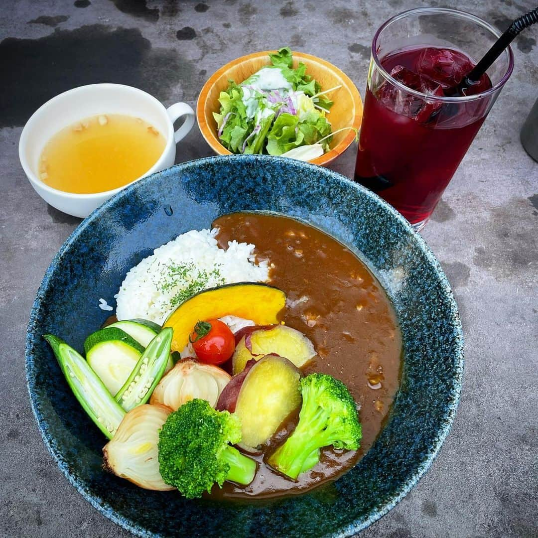 田中香子さんのインスタグラム写真 - (田中香子Instagram)「過日のランチ。 オープンテラスで ぽかぽかランチ。 やっと会えた仲間との にこにこランチ。  #昼間の贅沢 #ランチ #lunch  #ごちそうばんざい #feast #feastagram #本日のホットメイト #カレー部」2月24日 20時51分 - soo.yt