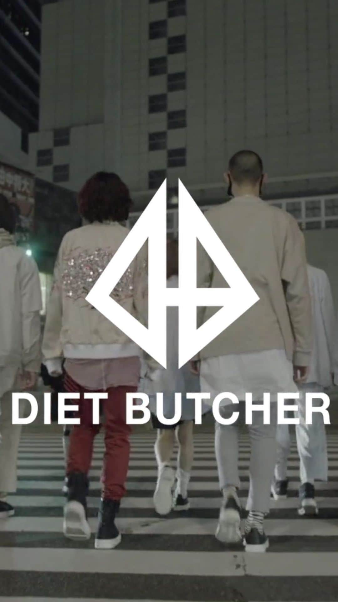 李燦雨のインスタグラム：「CHANU Work  DIET BUTCHER﻿ 21S/S COLLECTION ﻿ ﻿ コロナ禍のせいでやろうと企画していた﻿ RUNWAYSHOWが開けなくなりましたが、﻿ ﻿ “せい”を“おかげ”に切り替え,﻿ ﻿ コロナ禍のおかげで今でこそ出来る﻿ クリエーションをしようと思い、﻿ ﻿ 裏原から #渋谷スクランブル交差点 までの﻿ 街をRUNWAYとして歩いた映像を作りました。﻿ ﻿ full ver.は是非　@dietbutcher.jp のIGTVで﻿ ご覧頂けると嬉しいです！！🔥﻿  코로나 때문에 하려고 기획했던  런웨이쇼를 못 하게 되었습니다.  그 “때문에” 를 “덕분에”로 생각을 바꾸어  코로나 덕분인 지금에야말로 가능한  크리에이션을 하자 라고 마음먹고  하라쥬쿠 부터 시부야 스크럼블교차로까지의 거리를 런웨이로서 걷는 영상을 제작 했습니다!  꼭 @dietbutcher.jp 들어가서 IGTV 봐주시면 감사하겠습니다!!  ﻿ MODEL﻿ ﻿ MEN﻿ @reolel﻿ @_.atom﻿ @t1100001﻿ @tachimiroku﻿ @mbikomahda﻿ @kaichi_hoshikawa﻿ @masatohanazawa_official﻿ ﻿ WOMEN_﻿ @asukakiraran﻿ @elenakendall_﻿ @amitymiyabi﻿ @ko108_﻿ @_purpleheartxx﻿ @yuki_mine0123﻿ @i_am_kyoka_yade﻿ ﻿ ﻿ #DIETBUTCHER﻿ #ダイエットブッチャー﻿ #RUNWAYSHOW﻿ #런웨이﻿ ﻿ #aftercorona﻿ #tokyo2021﻿ #코로나이후﻿  #スクランブル交差点 #scramblecrossing  #shibuyacrossing  #shibuyascramble  #스크램블교차로」