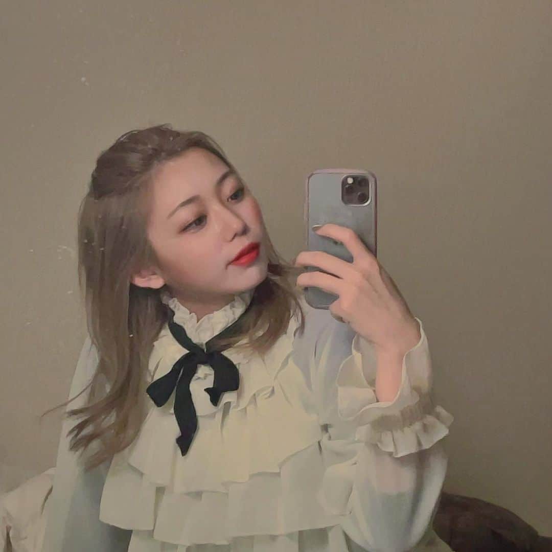 りーちゃんのインスタグラム：「ハイフをしてから1ヶ月経過しました！ 東京中央美容外科渋谷東口院　@tcb_shibuyahigashi の塩満先生　@tcb_shiomitsu のとこに経過観察にきたよ☝️  前の写真と見比べるとしゅってなった！！ うれしい🤍🤍  #リフトアップならTCB東京中央美容外科#美容整形ならTCB東京中央美容外科#東京中央美容外科 #美容外科#渋谷東口#東京中央美容外科渋谷東口院#塩満恵子#ソノクイーン#hifu#ハイフ#リフトアップ#PR」