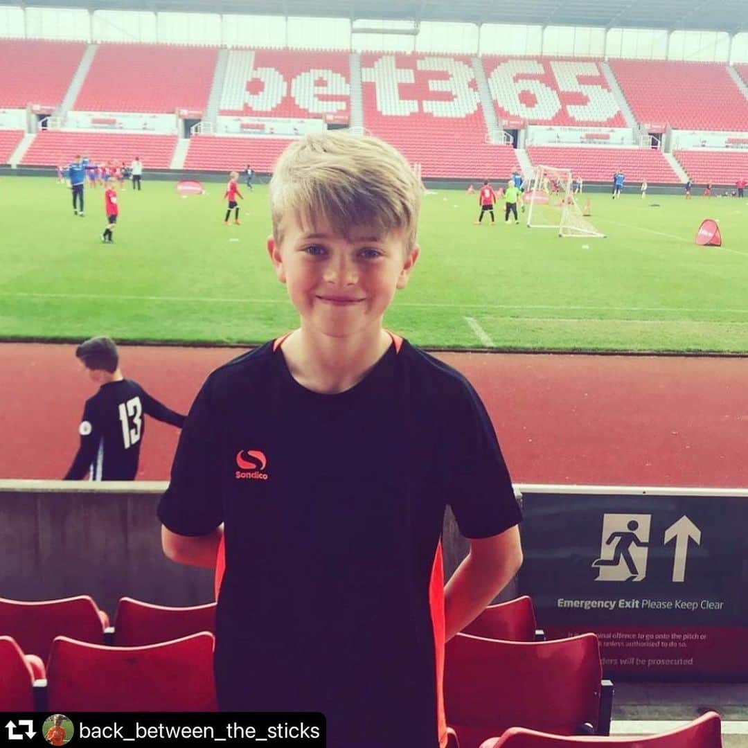 ストーク・シティFCさんのインスタグラム写真 - (ストーク・シティFCInstagram)「Sending our best wishes to Ashton and his family 💙 #SCFC 🔴⚪️  #repost @back_between_the_sticks ・・・ After a lovely few days at home, Ashton’s counts are quite low so he is sleeping for around 22 hours a day again. He looks so peaceful and rested.   Yesterday I had a consultation with the surgeon from London. We discussed Ashton’s previous scans and the operations being considered in March.   I felt deflated after the meeting. I couldn’t give Ashton the news he wanted, I couldn’t tell him how this cancer is going to play out, I couldn’t offer a light at the end of the tunnel, I couldn’t tell him how this tumour and it’s removal will impact him long term, we still have lots of unanswered questions. Neither of the options being considered are what we hoped for.   Ashton reacted by deciding he didn’t want to talk about the operation and I aloud myself a down day. We let our emotions play out which ever way they wanted. I reminded myself, It’s ok not to be ok.  Disappointment, sadness, frustration, guilt, anger... I’d been expecting some of these emotions to visit me sooner.   This is part of our journey, acceptance. We are processing the reality we are facing, and as it isn’t the reality we hoped for, this is going to provoke some down days and that’s ok.  We know we can get through tough days, we’ve got a 100% track record. And today was no different. I called my family, friends, and I talked it out, I let it out, I let my emotions flow. We are grieving our old lives and we need time to adjust, and then we can focus on readjusting.   I like the saying ‘a bad day doesn’t mean a bad life’  Tough days make tough people, and Ashton my boy, you are going to be unstoppable. I tell you everyday, you are going to be happy, you will have a happy life and I will make sure your future is full of opportunities, never give up on your dreams 💙🙏🏻⚽️  Photo: when you captained the school team to victory ❤️⚽️❤️   #scfc #football #cancerjourney #bonecancer #yougotthis #wegotyou」2月24日 20時57分 - stokecity