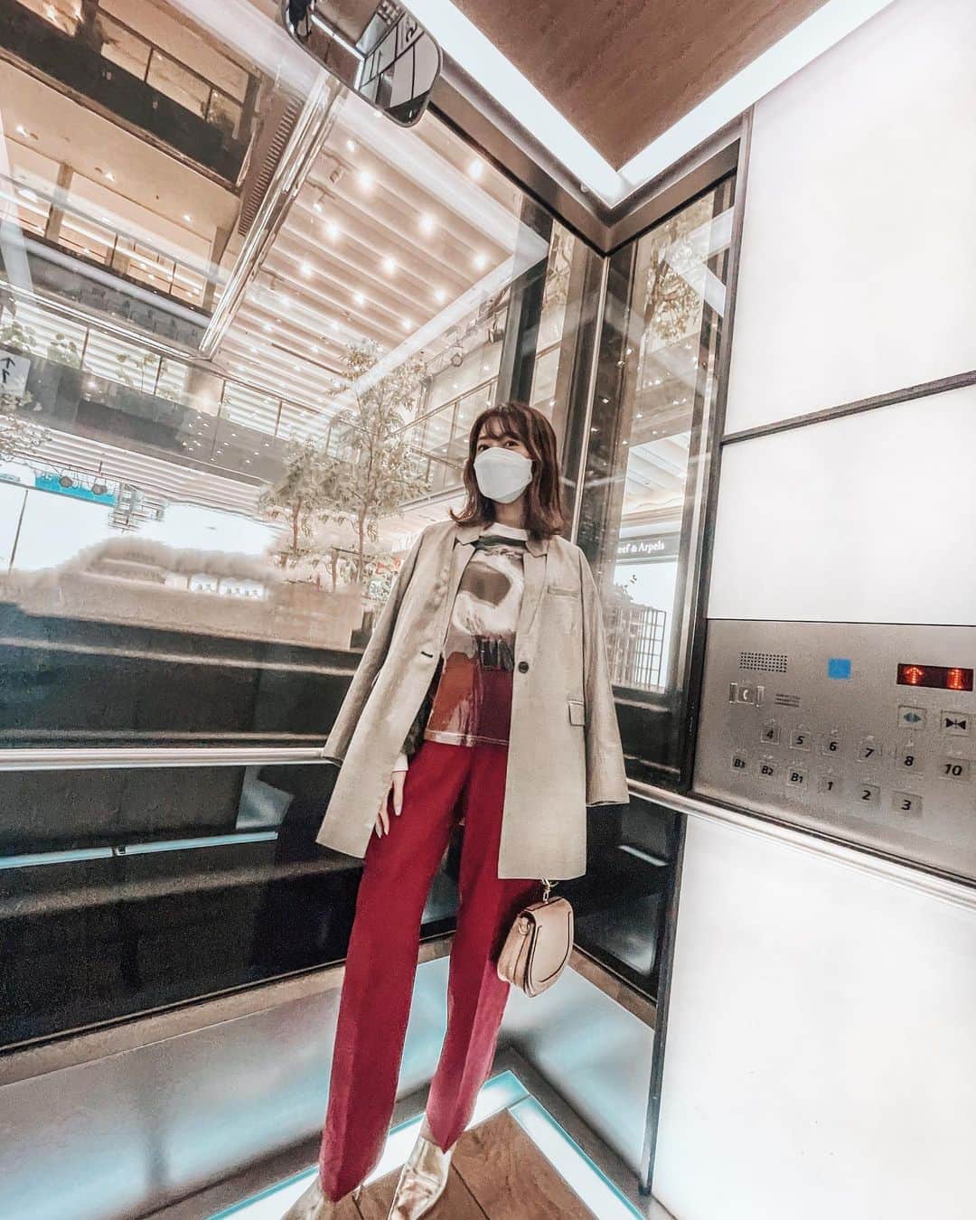 瀬口かなのインスタグラム：「足長く見えない？🤣✨﻿ ﻿ ﻿ 先日、暖かい日に着てたお洋服〜🌸﻿ ジャケットとトップスと靴はAmeri💓 ﻿ 最近は画像でつけてるリップがつかないマスクがお気に入り！😷✨﻿ ﻿ ﻿ ﻿ #ootd #outfit #私服 #私服コーデ #ジャケット #ジャケットコーデ #ameri #moussy #アメリ #マスク」