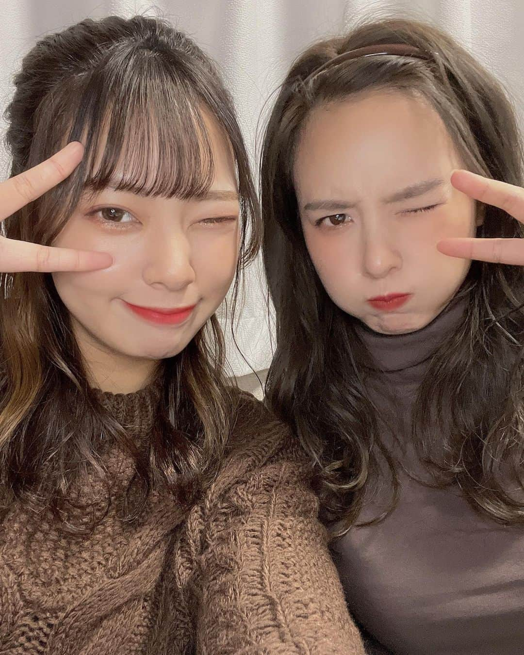 山田寿々さんのインスタグラム写真 - (山田寿々Instagram)「﻿ ﻿ お姉ちゃんがハーフアップしてくれた🥰﻿ ﻿ ハーフアップにしたらイヤリングカラー見えて可愛い😽﻿ ﻿ 2人でウインクした﻿ ﻿ #ハーフアップ #whoswhochico #chico #niceclaup」2月24日 20時58分 - suzu48_tan_1211