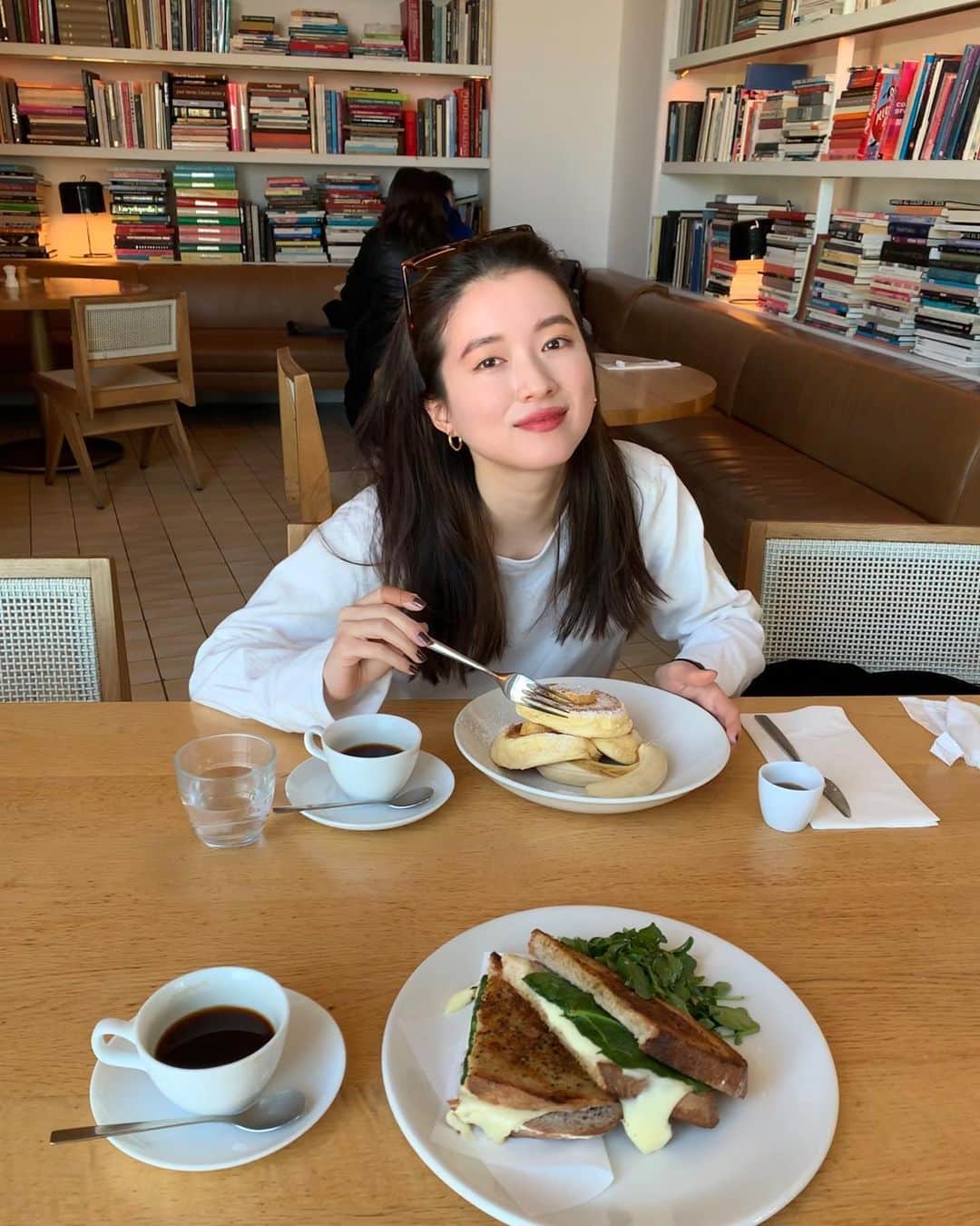 吉竹美聡のインスタグラム：「久しぶりのパンケーキとっても 美味しかった🥞📚❤️」