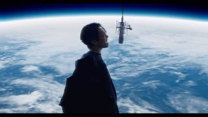 SIRUPのインスタグラム：「本日配信スタートした新曲「Overnight」のMV公開🚀  音楽聴いて一人で踊ってたら宇宙行けちゃうよね〜みんなも一緒に踊ろうや🌏  今回も映像は最高のmaxillaチームと最高のビジュアルチーム🤝  Music video for “Overnight” is out now!  Come dance with me in outer space🌏  Director：Masaki Watanabe (maxilla)  @masakebab Cinematographer：Ryosuke Sato @ryosukesato98 Lighting Director：Michito Hokari @mikkunpokry Camera Assistant：Sei Shimura @sei.shimu Best Boy：NINJA-KONO Lighting Assistant：Kosuke Suzuki / Narihito Mukumoto / Mitsuru Sakamoto/ Shuhei Hasegawa / Taka Nakamoto Stylist : TEPPEI @stylist_teppei Hair : TAKAI @rr_takai_ Colorist：Toshiki Kamei @toshiki_kame Online Editor：Tomoya Sugino (TREE Digital Studio Inc.  DIGITAL GARDEN) @sugino_vid Production Assistant：Aoi Sasaki @_____ssk729 / Mami Umeda @_mamama_mimimi_ / Tatsu Wally @tatsuwally / Yumi Shinpo @suyaaa_zzz  Production Manager：Masaki Hahsimoto @masakihashimoto_ Associated Producer：Seiya Suzuki(maxilla) @seiya02_2 Producer：Natsumi Ushijima (AOI Pro.) @usjm72mi  #SIRUP #Overnight #ROMderful」