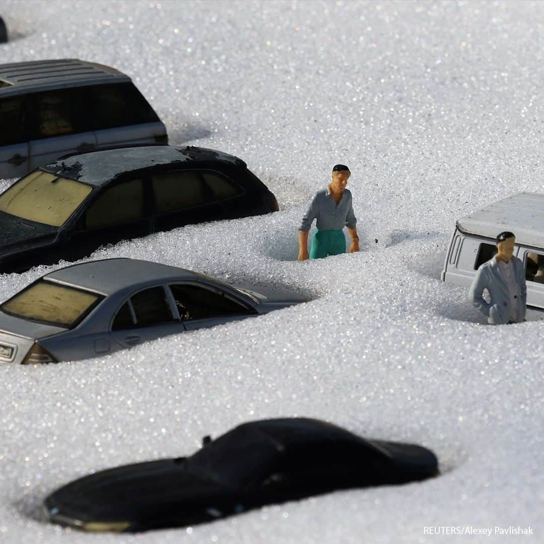 ABC Newsさんのインスタグラム写真 - (ABC NewsInstagram)「Snow covered plastic figures are pictured at a local park of miniatures in Bakhchisaray, Crimea. #crimea #snow #miniature」2月24日 21時00分 - abcnews