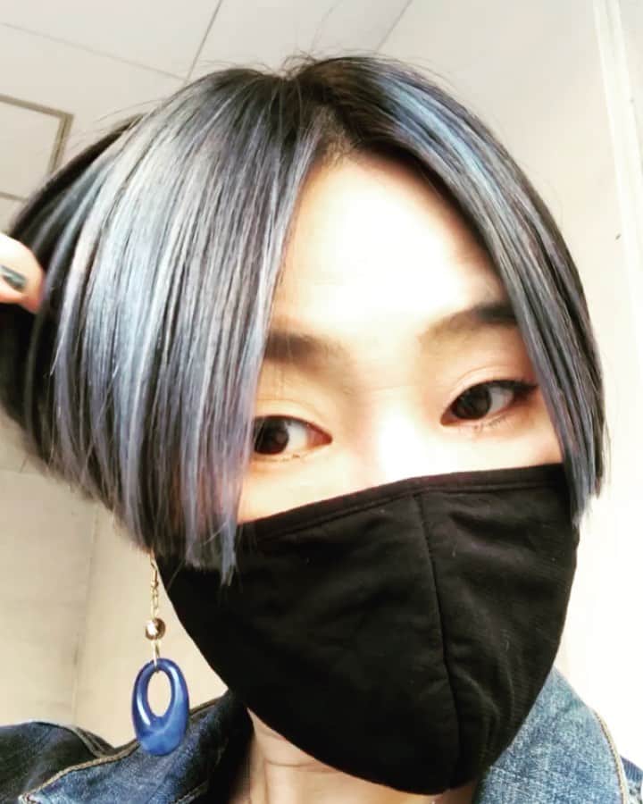 若森さちこのインスタグラム：「#newme ✂︎  #haircolor #shorthair #colorhair  #refreshing #dosomethingnew  #気分転換 #黒髪ショート #よき」