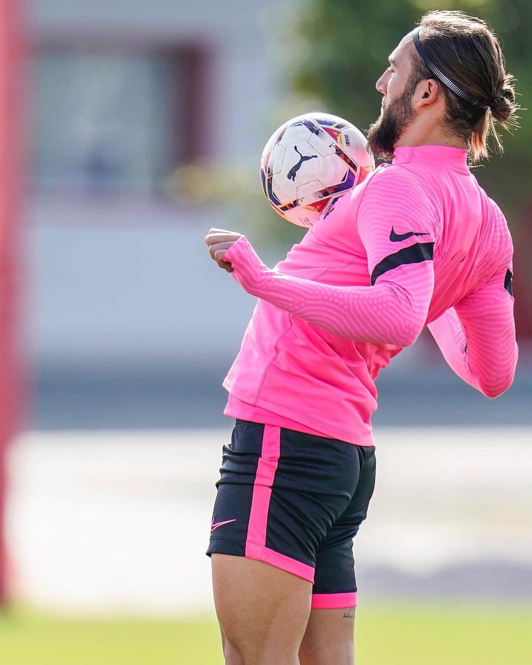 セビージャFCのインスタグラム：「⚽️💥  🔜 #SevillaFCBarça   #laliga #vamosmiSevilla #NuncaTeRindas」