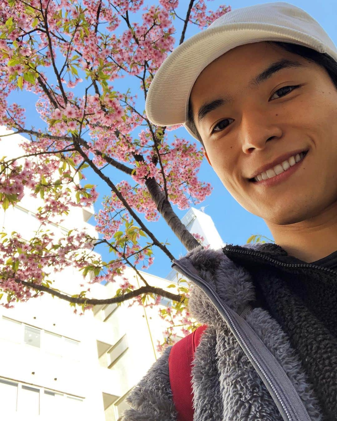 池田航さんのインスタグラム写真 - (池田航Instagram)「Hello spring 🌸😍 ･ ･ 東京はもう桜がさきはじめてるよ🌸 春の訪れ☺️ ･ ･ みんなの所はどうかな？？ ･ ･ #小さな春 #🌸 #桜 #春の訪れ  ･ ･  #おうちのみんなを楽しませるために毎日LIVE実施中 #一緒に最高のおうち時間を過ごそう #おうち時間  #おうちの過ごし方  ･ ･ #小池知事メッセージ  #緊急事態処置実施中 #緊急事態宣言 #自宅待機   @tocho_covid19  東京都公式の緊急事態処置実施活動のアカウントが出来ているみたいです！ 日々変わっていく情報の中でより早くコロナウイルスの情報を教えてくれるみたい！ 東京都のみんなはチェックしてみて😌 ･ ･ YouTubeにて🔎KOHクッキング🔍で 動画投稿してます！ 【池田航】で検索してね❤ ･ ･ ･ 料理アカウントもよかったらフォローしてね✨☞@chef.koh ･ ･ #富山県 #富山 #オム男子 #鎧勇騎月兎 #池田航 #スパコマ #超コマ #食育インストラクター #調理師免許 #スーパーフードプランナー #歯並び #料理男子 #笑顔」2月24日 21時10分 - kohcooking