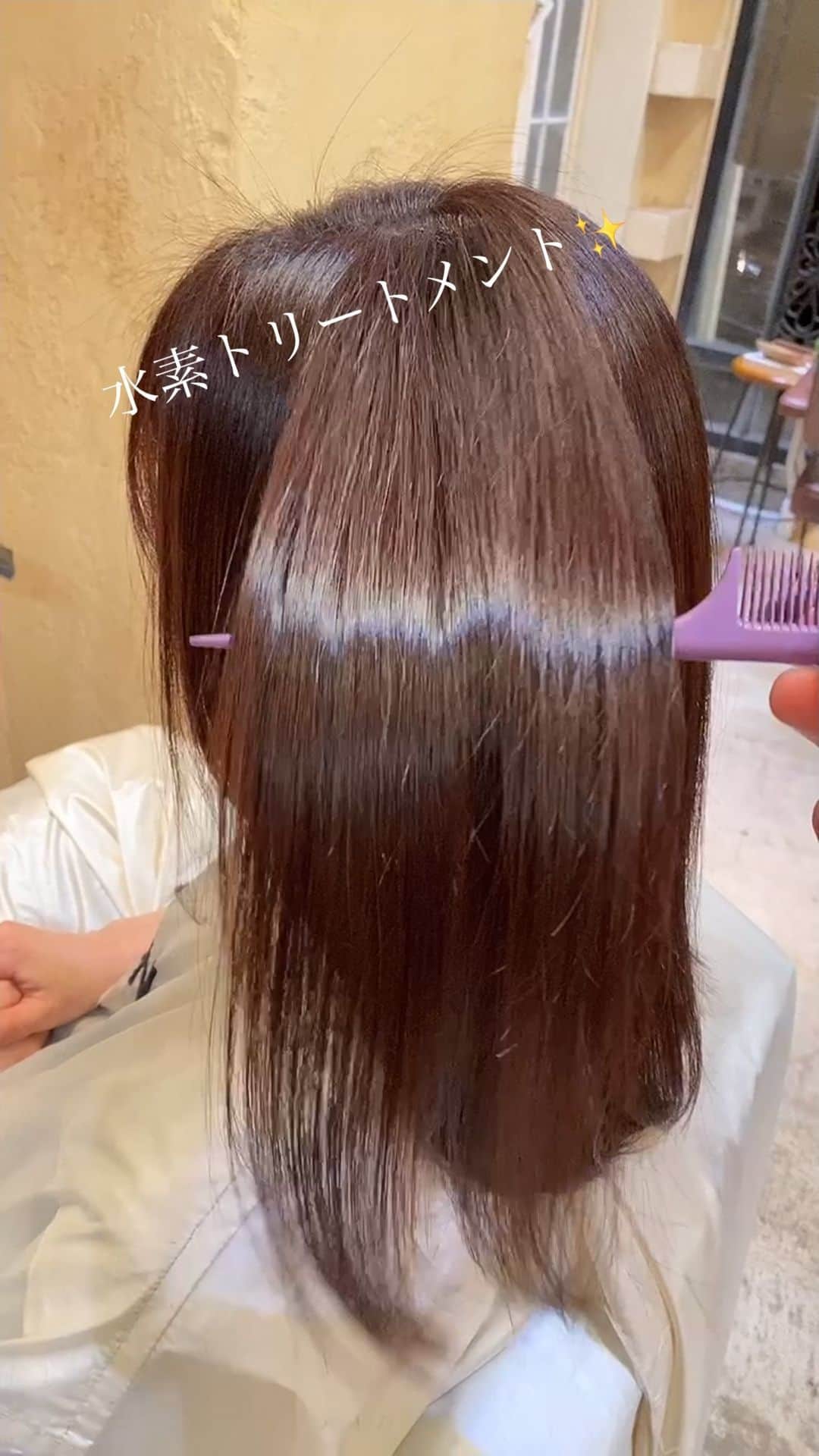 高村凛のインスタグラム：「#beautytips'✨❤️  先日、いつもお世話になってる  #MINX表参道 の塩田さんに✨  @kento_minx_shiota   スペシャルカラーと スペシャル水素トリートメント をしてもらって来たよ👍✨❤️  赤やピンクのヘアカラーが流行っているけれど、そこまで派手に出来ないので  春先取りのちょうど良い ピンクブラウンカラー 🌸  に仕上げてもらいました🌸😁🤗  水素トリートメントでツルッツルに👍✨❤️ タンパク質を入れてもらいました👍✨  後ろから見られることが多いから ヘアケアはしっかり😁🌸👍  今回もありがとうございました🤗🌸👍  @kento_minx_shiota  #ヘアカラー  #ヘアトリートメント #水素トリートメント #ピンクブラウンカラー  #pinkbrown  #haircare #美容好きな人と繋がりたい」