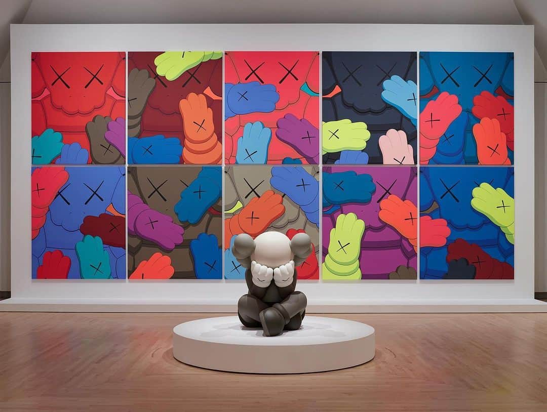 KAWSONEさんのインスタグラム写真 - (KAWSONEInstagram)「Good morning... #KAWS #WHATPARTY @brooklynmuseum Opening Feb. 26th  📷 by @mikebiondophoto」2月24日 21時17分 - kaws