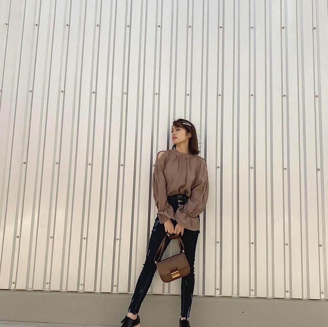 村島未悠さんのインスタグラム写真 - (村島未悠Instagram)「前回の投稿は、このバックでした👜🤍 #みゆふく #ジーンズ#fashion#私服#全身コーデ 撮影時のみ、マスクを外しています。」2月24日 21時18分 - happy_miyu0827