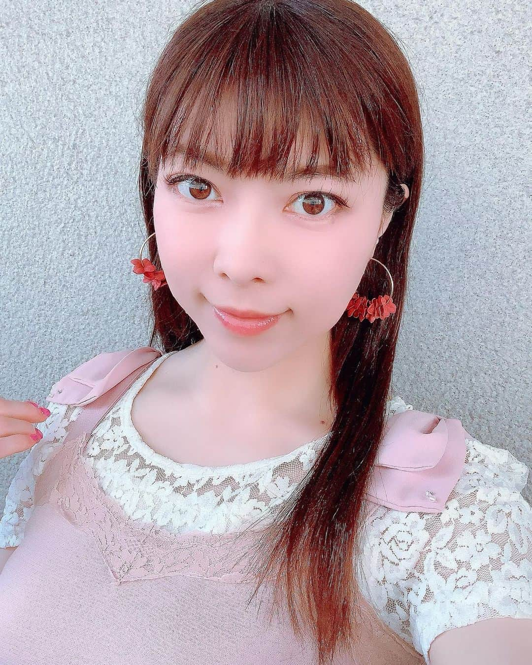 DJ MIYAさんのインスタグラム写真 - (DJ MIYAInstagram)「きゃっほほーん❤️❤️もうすぐ春だからピアスも新しくして気分あげたーい♪🌈  みやは、金属アレルギーなのでピアスやアクセサリーなどもどんなに新しくて可愛いものでもかぶれることが多くて困っていたところ❤️ 金属アレルギー対応のピアス発見ー！！！ デザインもめっちゃ可愛いうえに、💕長時間つけていてもかゆくならないしつけ心地いい感じでーす！  @accessorys924_ さんのピアスだよーぅ💖🎀  ぜひcheckしてみてね💖💖  #アクセサリー924 #accessorys924 #プチプラアクセ #プチプラアクセサリー販売中 #金属アレルギー対応ピアス #金属アレルギー対応アクセサリー #シルバー925ピアス #pr #トリドリベース #ファッション #ピアス #金アレ #ピアス好き #アクセサリー好き #今日のコーデ #今日のメイク #今日のコーデ #今日のファッション #春コーデ #今日のコーディネート #ファッションコーデ #今日のピアス #旅ブロガー #旅インフルエンサー #インスタグラマー #インフルエンサー」2月24日 21時19分 - dj_miya