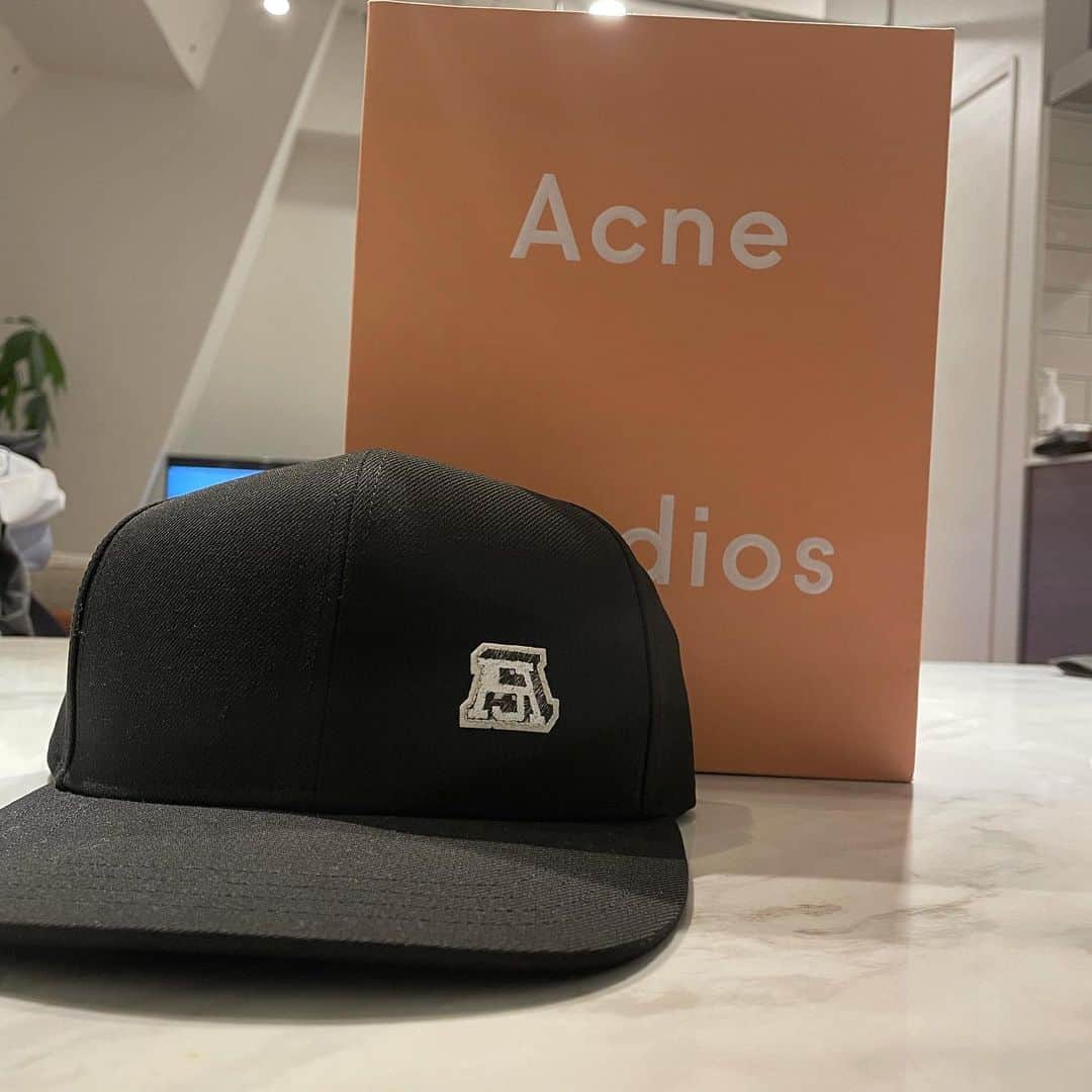 立岡宗一郎のインスタグラム：「アクネのキャップ😍 #acnestudios」