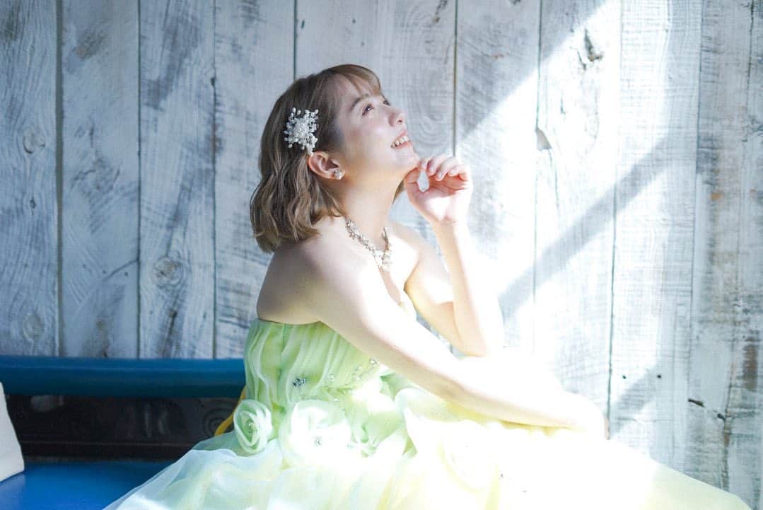 前田美里のインスタグラム：「カメラの旅したいなぁ。 . 📷 #sony #a7c  . #撮影会 #モデル #ドレス #カラードレス  #ショート #make #イエベ #自撮り #ファインダー越しの私の世界 #被写体 #写真好きな人と繋がりたい  #stayhome #写真 #ヲタク #櫻坂46 #欅坂46 #日向坂46 #フォロー #フォロワー募集中  #japanesegirl #follow #followme #좋아요 #팔로우미 #팔로미 #오오티디 #gravure #flower」